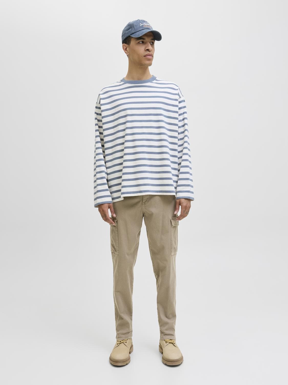 model_shot-front_full